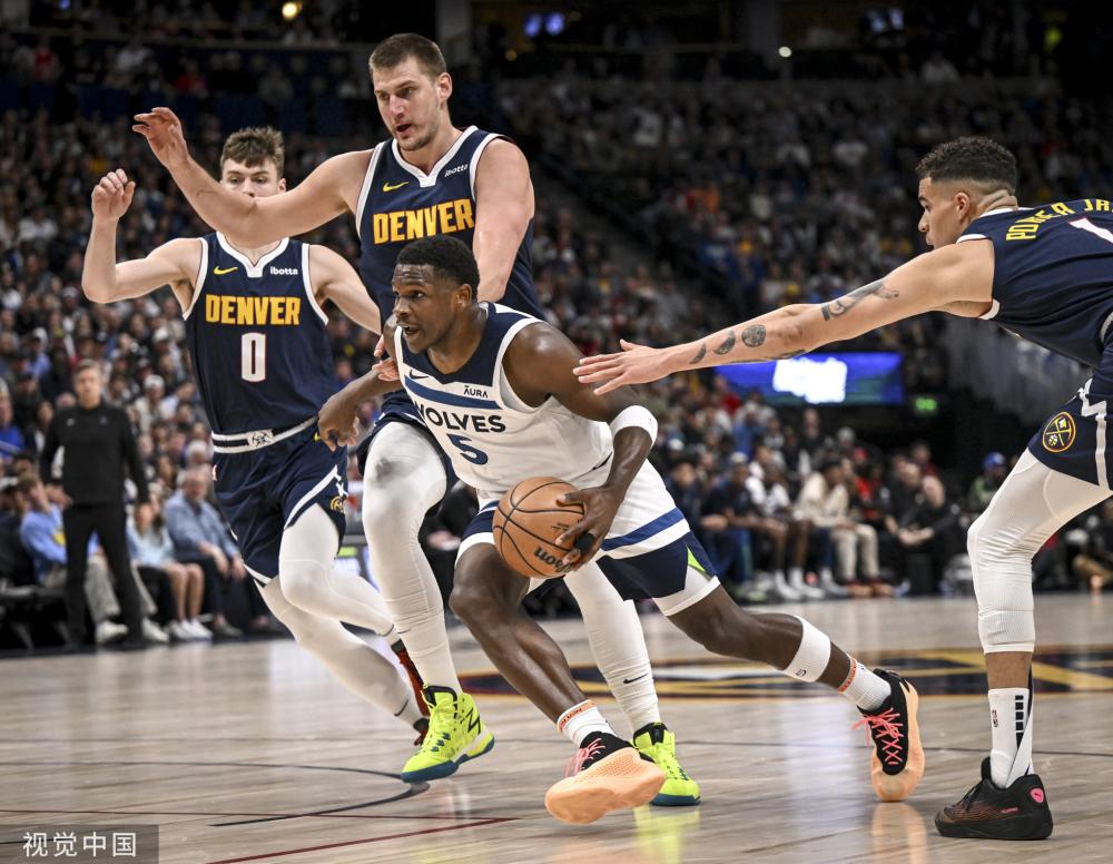 他的臂展完 他的臂展完