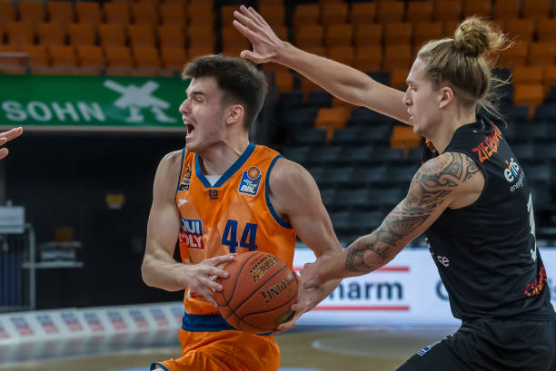 通过对本场 通过对本场